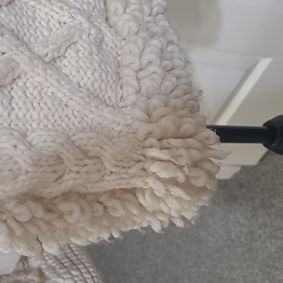 100% Wool Coat..Chunky Knit Wool Hooded Coat. Made in Ecuador - Picture 3 of 15